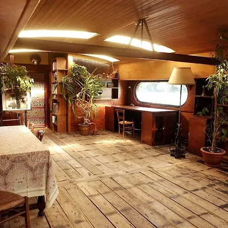 Holiday home Belle Peniche Romantique A Paris *